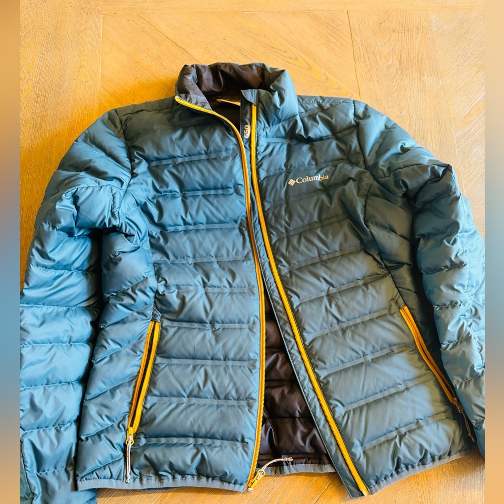 Women’s Columbia jacket size Medium. Great condition from non-smoking home